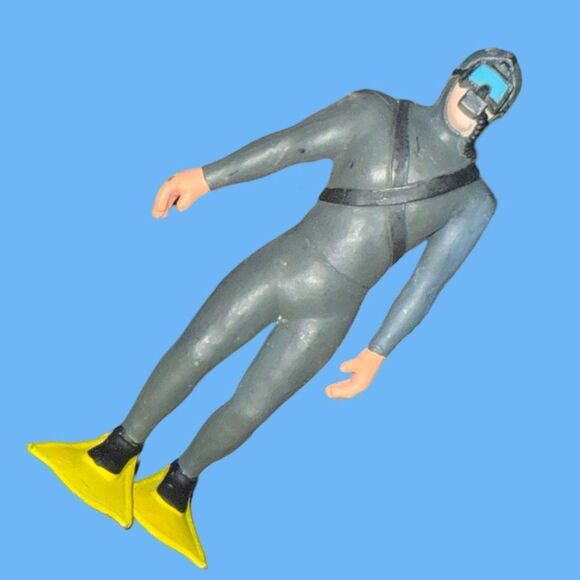 K&M 2008 Hard Plastic PVC Scuba Diver & Detachable Scuba Tank 5.5” B21 - Picture 5 of 5